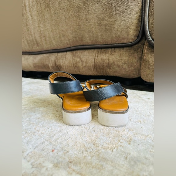 Franco Sarto leather sandals black brown womanâs size 9 - Picture 5 of 9